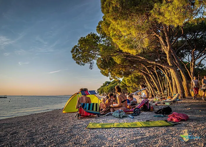 Villa Elena Deluxe mit Whirlpool und beheiztem Pool am Meer und wunderschönen Blick auf die Brijuni Inseln